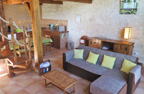 Dondas Villa | Confortable appartement dans une maison de vacances avec piscine, TV, terrasse et vue panoramique