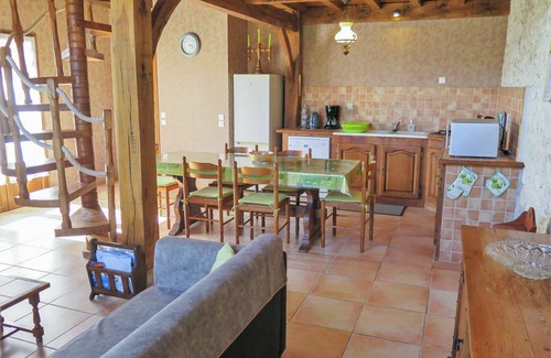 Dondas Villa | Confortable appartement dans une maison de vacances avec piscine, TV, terrasse et vue panoramique