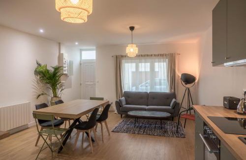 Chateaudun-Bannier Maison | Beau quartier et central, maison spacieuse avec cour, 3 chambres, 3 salles de bains à 10 min à pied de la gare