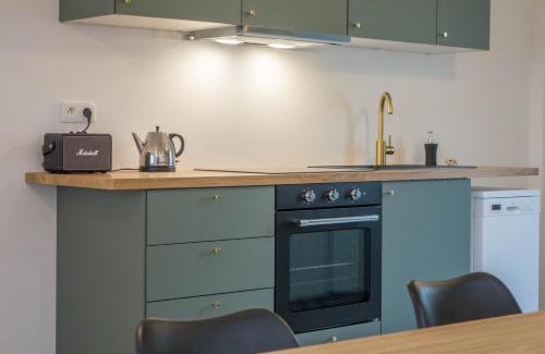 Chateaudun-Bannier Maison | Beau quartier et central, maison spacieuse avec cour, 3 chambres, 3 salles de bains à 10 min à pied de la gare