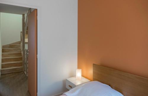 Chateaudun-Bannier Maison | Beau quartier et central, maison spacieuse avec cour, 3 chambres, 3 salles de bains à 10 min à pied de la gare