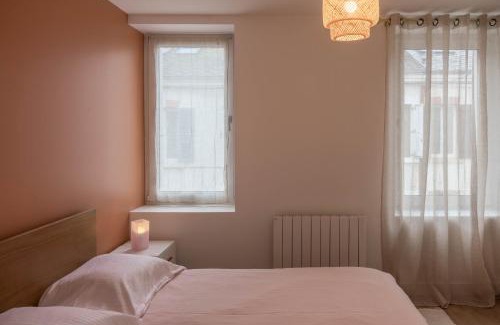 Chateaudun-Bannier Maison | Beau quartier et central, maison spacieuse avec cour, 3 chambres, 3 salles de bains à 10 min à pied de la gare