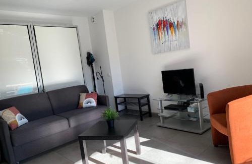 Sanary-sur-Mer Appartement | Beau Studio climatisé, parking privé Sanary centre