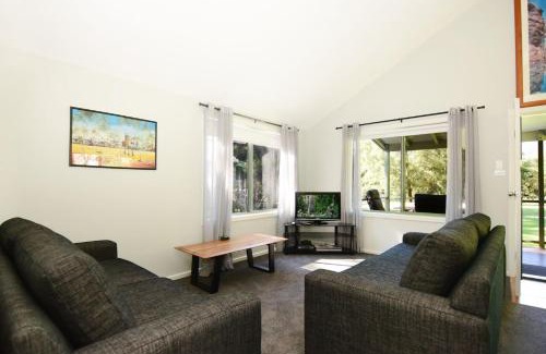 Kangaroo Valley Maison | Beau Villa - Two bedroom Villa on golf course