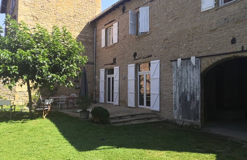 Gleize Maison | Beaujolais house with charm, pool, fireplace