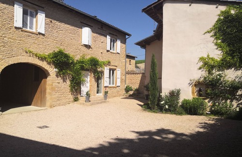Gleize Maison | Beaujolais house with charm, pool, fireplace