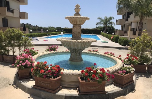 Gioiosa Ionica Appartement | Bel appartement neuf avec piscine à proximité du village, de la mer à seulement 5 minutes,