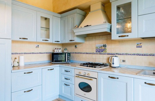 Borghetto Santo Spirito Villa | Beautiful apartment in villa for 5 guests with WIFI, A/C, pool, terrace, pets allowed and parking