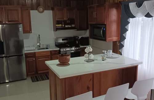Buenos Aires Maison | Beautiful house! family sized, 5 minutes from downtown Santa Elena