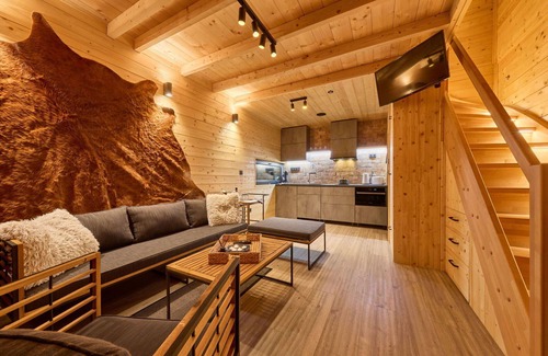 Mlade Buky Maison | Magnifique maison de vacances privée avec WIFI, piscine, TV, patio, animaux admis et parking