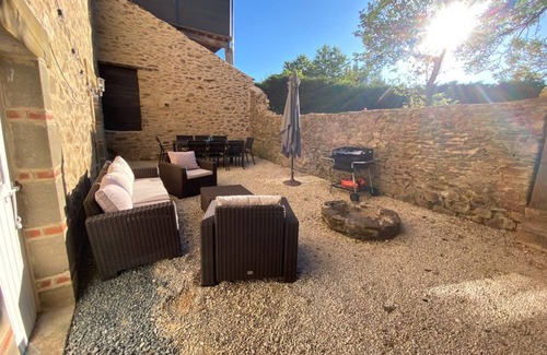 Saint-Pierre-de-Frugie Maison | Beautiful 3 bedroom property, with private courtyard and garden