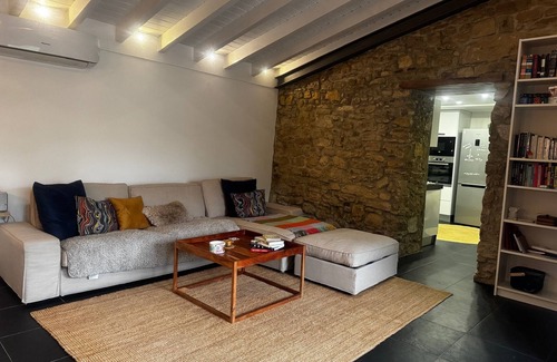 Mafra Maison | Charming 2-bedroom house in welcoming Santo Estêvão das Galés with WiFi, AC