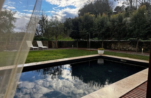 Mafra Maison | Charming 2-bedroom house in welcoming Santo Estêvão das Galés with WiFi, AC