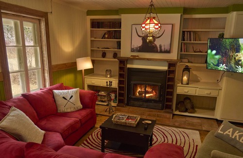 Mauricie Cottage | Beautiful country house by the river Sacacomie- Lots of space to enjoy nature.