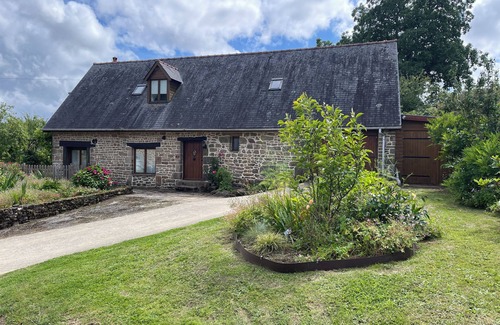 Montjoie-Saint-Martin Maison | Beautiful 3 bedroom barn conversion in a rural hamlet near Saint James Normandy