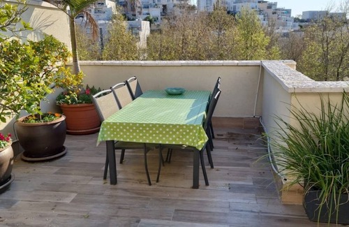 Modi'in-Maccabim-Re'ut Appartement | Beautiful rooftop duplex with a balcony overlooking the park