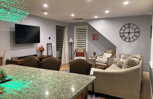 Salisbury Appartement | Beautiful 3rd FL apartment, queen and twin bed, central A/C,5min drive to beach.