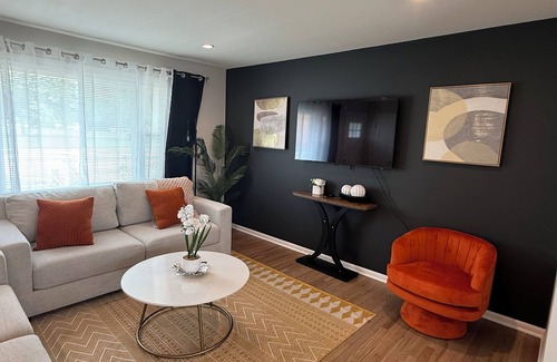 Oak Lawn Maison | Beautiful 1 story, 3 Bedroom house in Bridgeview