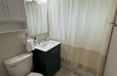 Oak Lawn Maison | Beautiful 1 story, 3 Bedroom house in Bridgeview