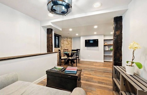 Sloan Lake Appartement | Beautiful 1890 victorian garden unit in the heart of Denver