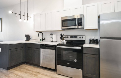 Elizabeth Appartement | Beautiful 1BR Close to Airport 9570