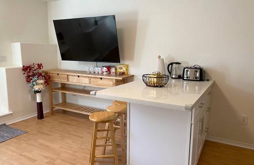 North Creek Maison | Beautiful 1Br Condo at Cozy & Safe Neighbourhood