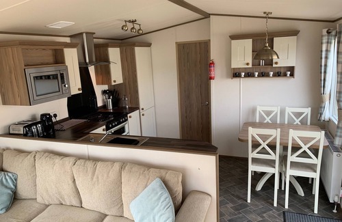 Tiddington Maison | Beautiful 2-bed Caravan in Stratford-upon-avon