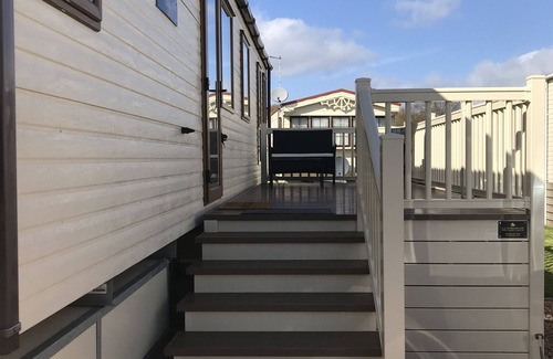 Tiddington Maison | Beautiful 2-bed Caravan in Stratford-upon-avon