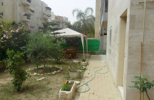 Beersheba Appartement | Belle 2 Bd, 2 BA avec grand jardin privé
