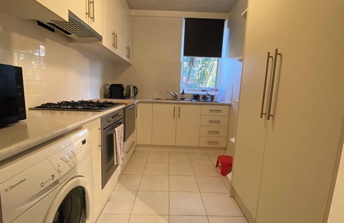 Middle Park Appartement | Beautiful 2-bed Unit in St Kilda West w/ Parking