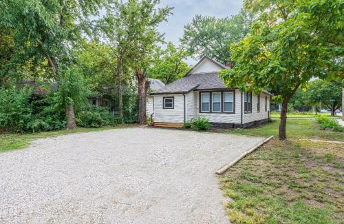 Wichita Maison | Beautiful 2 Bed 1 Bath home near College Hill