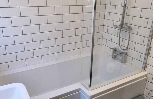 Motherwell Maison | Beautiful 2 bed house, close to M74 and Strathclyde Park