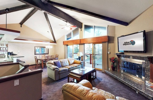 Incline Village Copropriété | Beautiful 2-bed condo with stunning lake view next to Diamond Peak in Incline