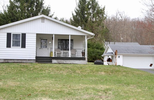 Lehman Maison | Beautiful 2 Bedroom House with Lake access near Rickett's Glen