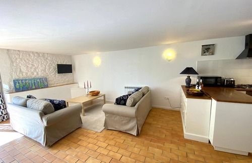 Baleyssagues Cottage | Beau 2 chambres, avec salle de bains, gîte, près de Duras, avec une vue imprenable