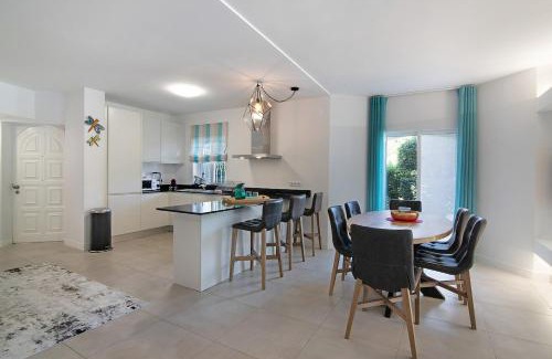 Almancil Appartement | Beautiful 2 Bedroom Self Catering Apartment with Private Pool and Garden in the Encosta do Lago Resort in Quinta do Lago