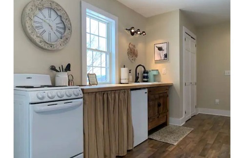 Town of Kirkland Appartement | Entire Apartment - Near Village, Hamilton College