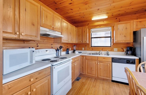 Celina Cabine | Beautiful 2-Bedroom Chalet .5 Miles from Dale Hollow Lake #4
