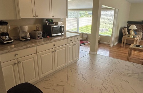 Ferguson Maison | Beautiful 2-bedroom house in awesome Ferguson .Mo with WiFi