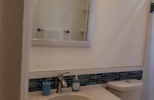 University Heights Maison | Beautiful 2 Bedroom artistic Home