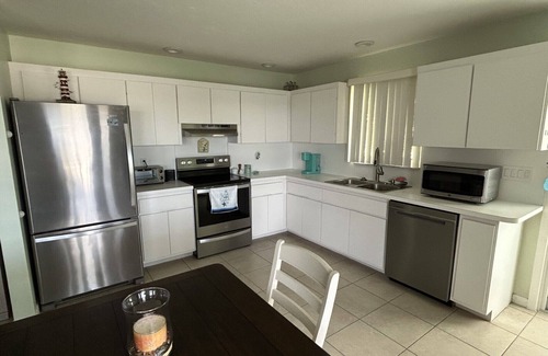 Cutthroat Harbor Estates Maison | Beautiful 2-bedroom canal home with peak-a-boo open water views in Cudjoe Key