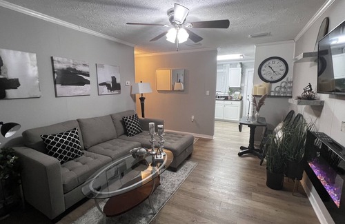 Jackson Maison | Beautiful 2 BR suite in the center of downtown Jackson.