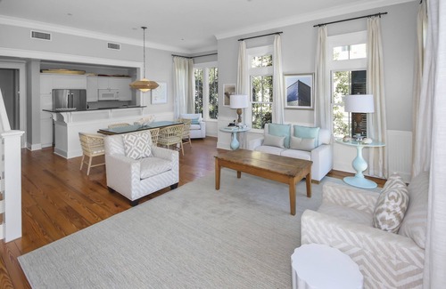 Beach District Copropriété | NOUVELLE LOCATION * Belle 2 BR * WaterColor * 6 WaterColor Blvd # 201 * Étapes de la plage et piscine communautaire