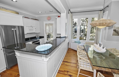Beach District Copropriété | NOUVELLE LOCATION * Belle 2 BR * WaterColor * 6 WaterColor Blvd # 201 * Étapes de la plage et piscine communautaire
