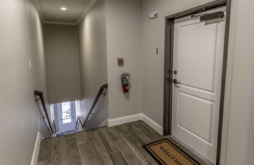 Sulphur Springs Appartement | Beautiful 2 BR 2 Bath Apt. in Historical Downtown-free Wifi-2 Private Balconies