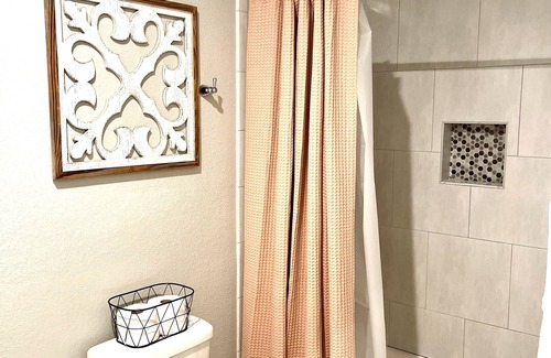 Sulphur Springs Appartement | Beautiful 2 BR 2 Bath Apt. in Historical Downtown-free Wifi-2 Private Balconies