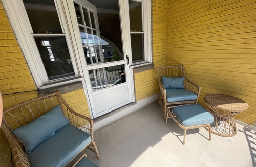 North End Copropriété | Beautiful 2BD / 2BA Condo, steps from Asbury Avenue. Sleeps up to 7!