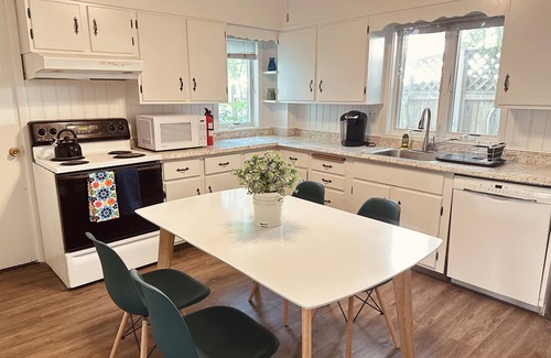 Norwalk Appartement | Beautiful 2BR apt in Beach community, close to train and hwys! Only 1hr to NYC!