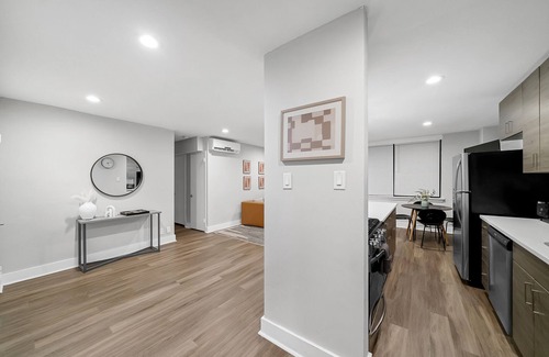 East Falls Appartement | Beautiful 2br Condo in a Highrise, Parking, Gym!