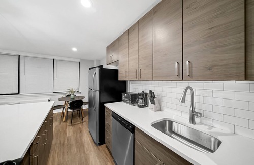 East Falls Appartement | Beautiful 2br Condo in a Highrise, Parking, Gym!